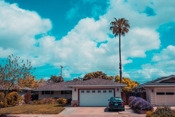 10 conseils pratiques pour mieux isoler votre porte de garage
